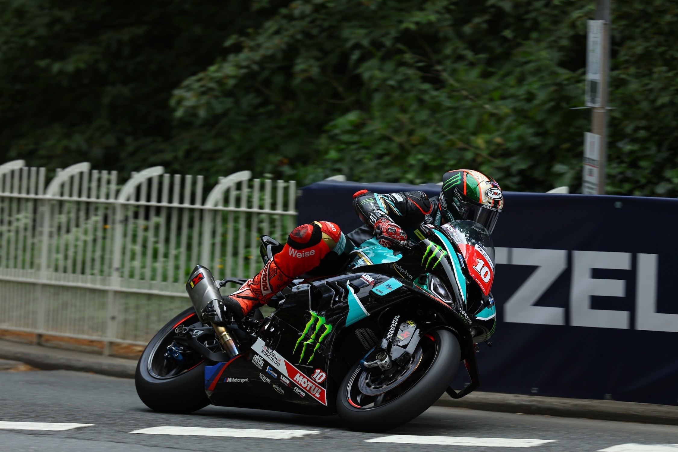 Michael Dunlop vence a primeira corrida do TT da Ilha de Man 2018