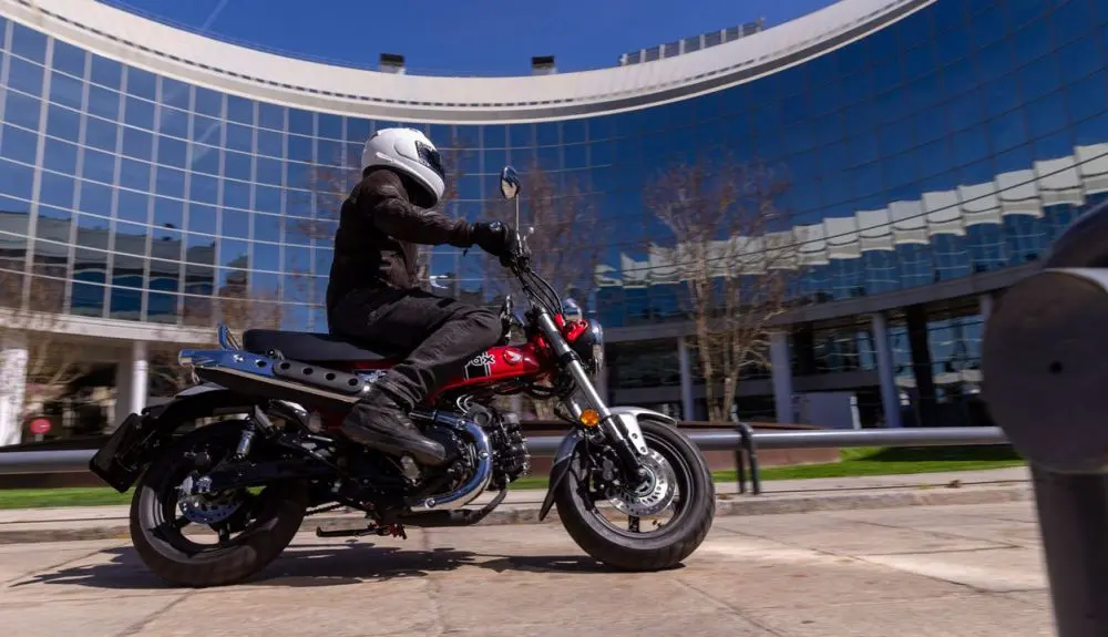 Honda ST125 Dax