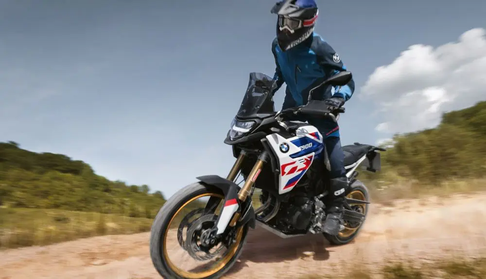 bmw-900-gs-2_1_1000x575