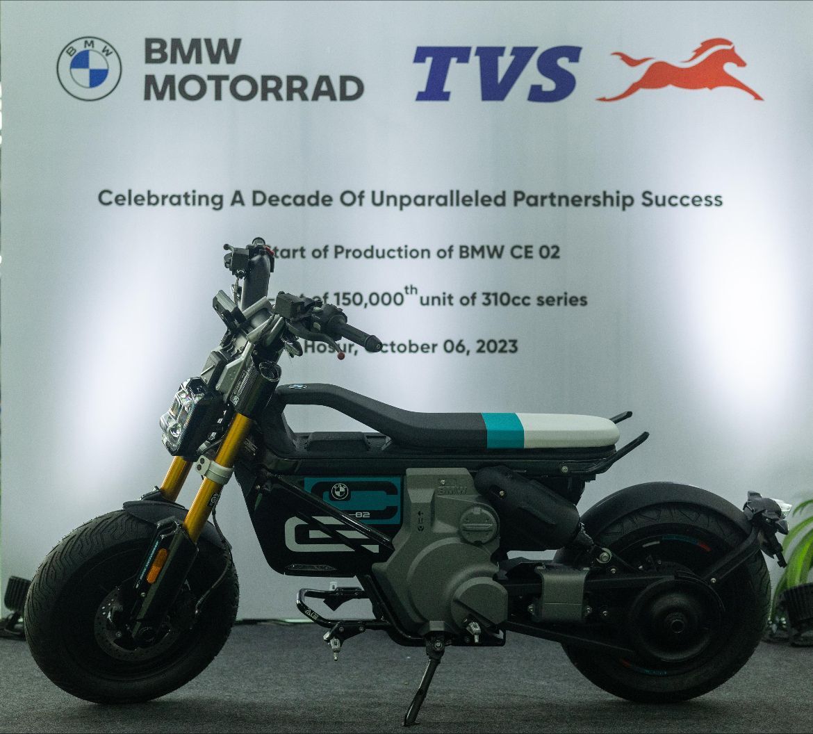 BMW e TVS iniciam produção da moto elétrica CE02 na Índia