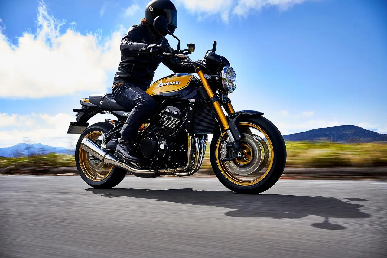 Kawasaki_Z900RS_R_Edition