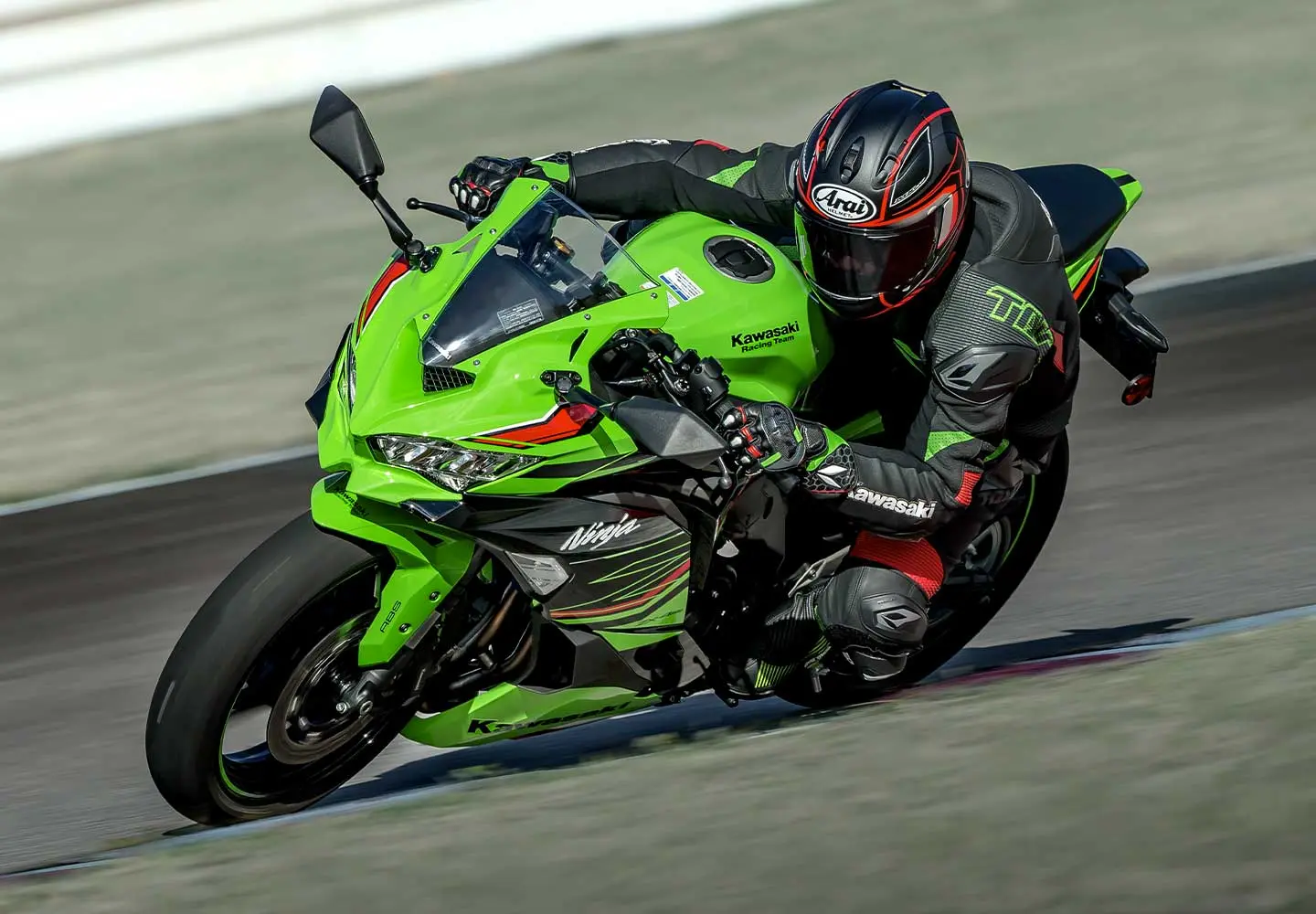 Kawasaki-Ninja-ZX-4R-3.jpg.webp