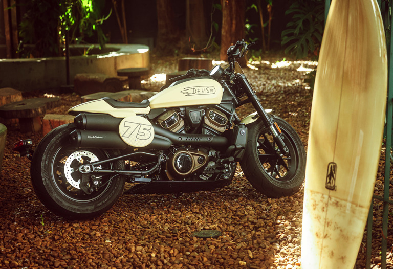 Uma Harley-Davidson Sportster S 'surfando' na onda da customização