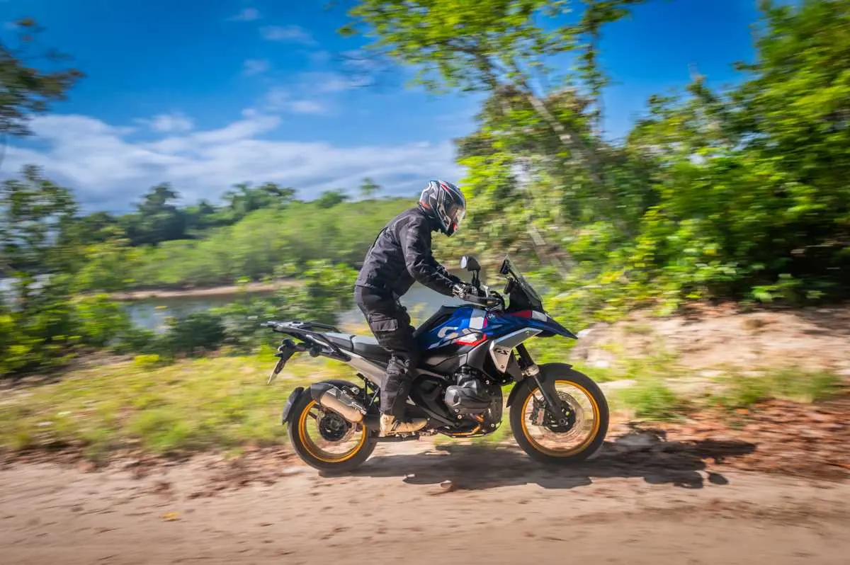 bmw-r-1300-gs-2024-terra-2