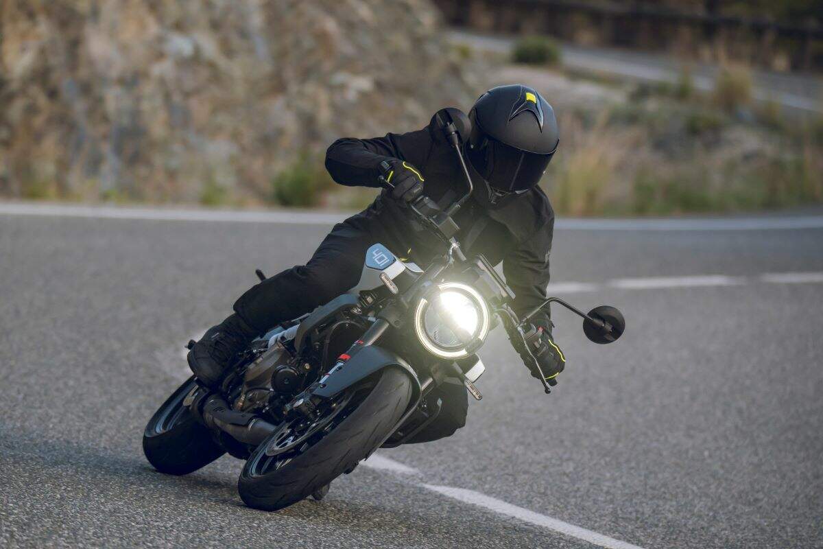 Husqvarna-Vitpilen-401-2024-5-motociclismoonline-1
