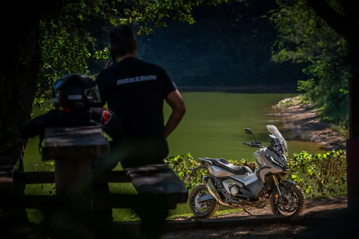 honda-x-adv-2024-lago