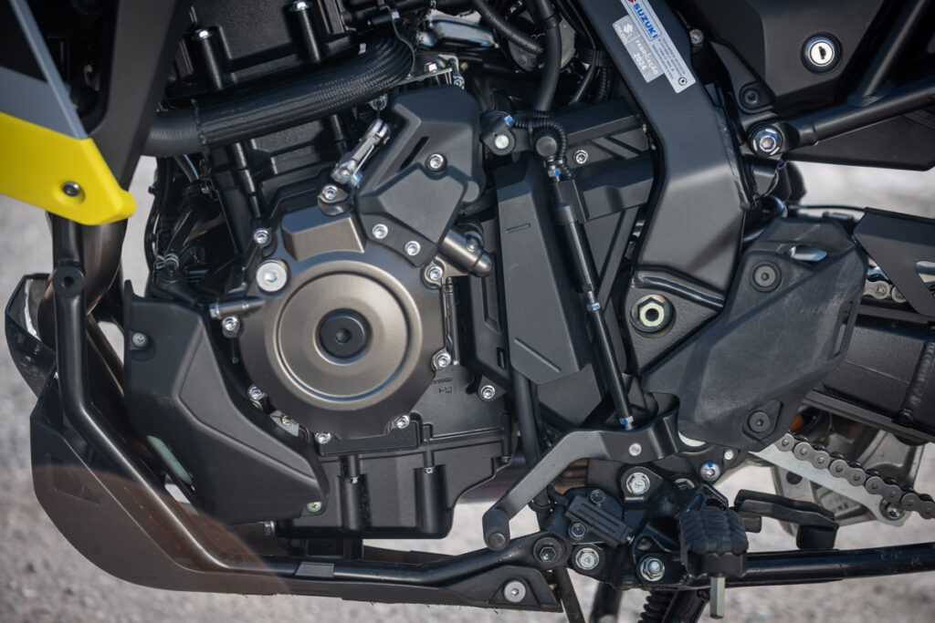 Suzuki V-Strom 800 DE vem equipada com quickshifter de série