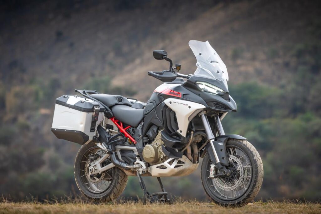 vista lateral da Ducati Multistrada V4 Rally Adventure