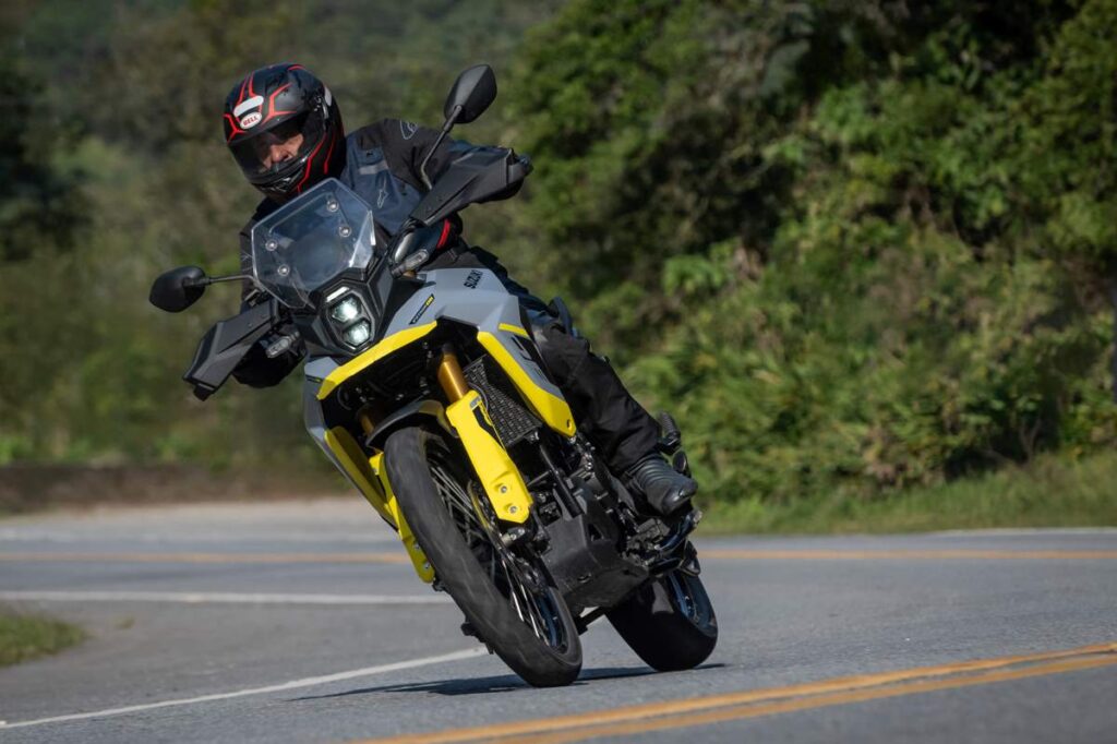 Suzuki V-Strom 800 DE tem aro de 21 polegadas na frente