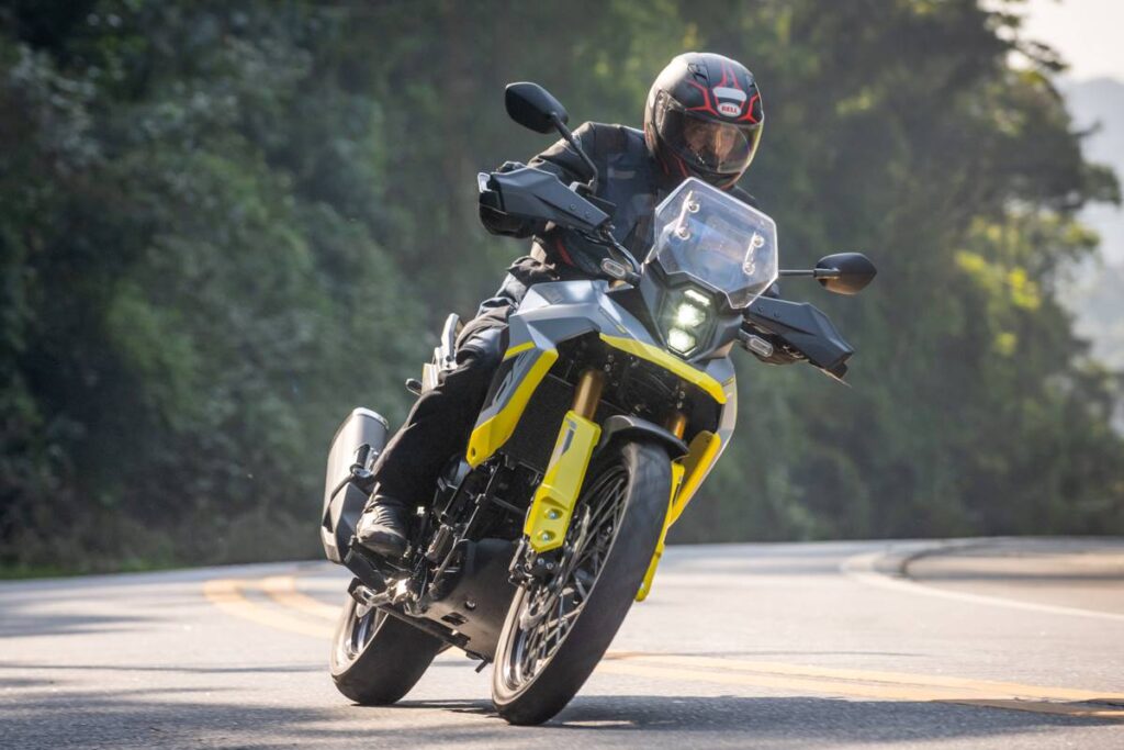 Suzuki V-Strom 800 DE tem conjunto primoroso