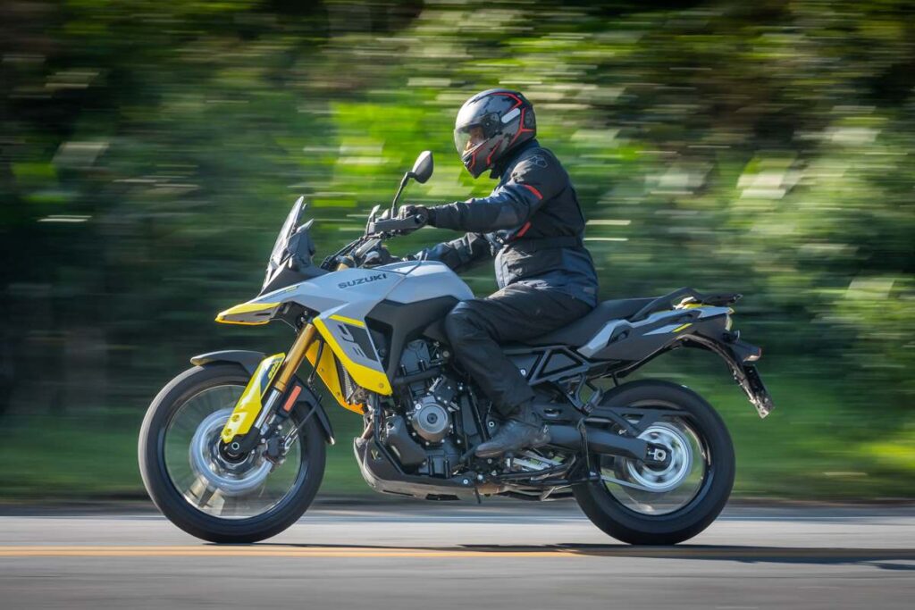 Suzuki V-Strom 800 DE tem ótima ergonomia