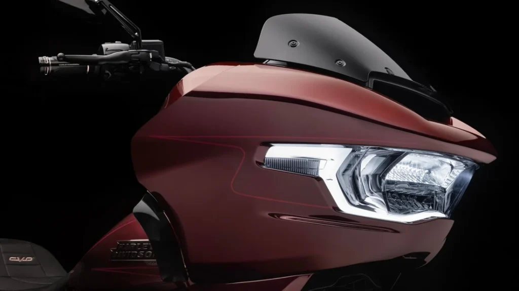 Harley-Davidson CVO Road Glide 2024 imagem lateral da carenagem