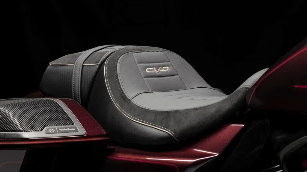 Harley-Davidson CVO Road Glide 2024 imagem do assento