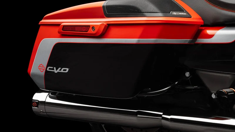 Harley-Davidson CVO Street Glide 2024 imagem das malas