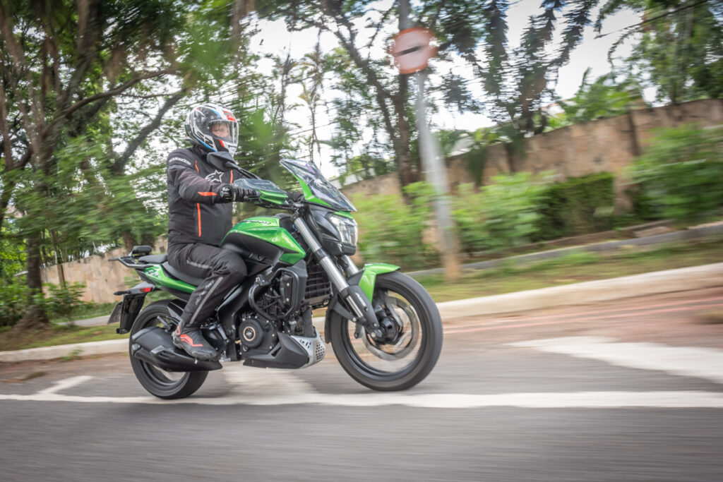 Bajaj Dominar 400 verde