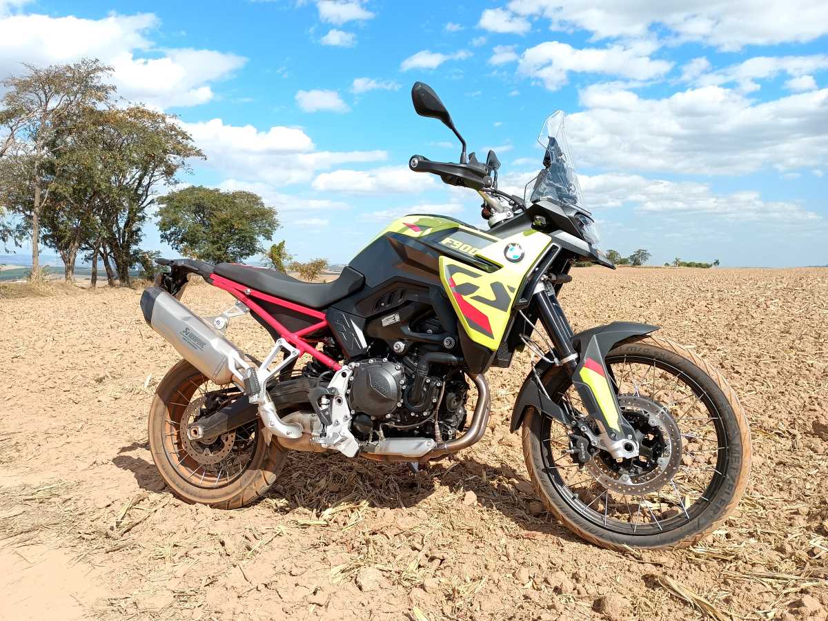 BMW F 900 GS 2024: descubra tudo sobre a nova aventureira alemã