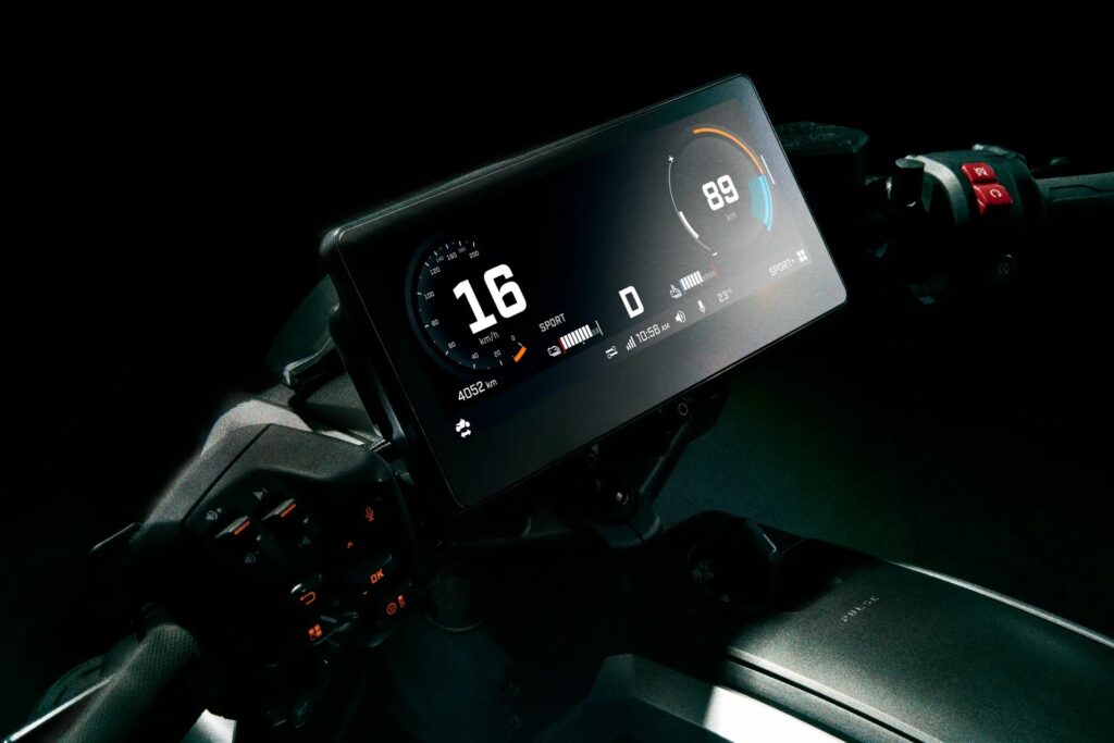 motos elétricas Cam-Am Pulse e Origin tem painel TFT de 10,25 polegadas imagem detalhada