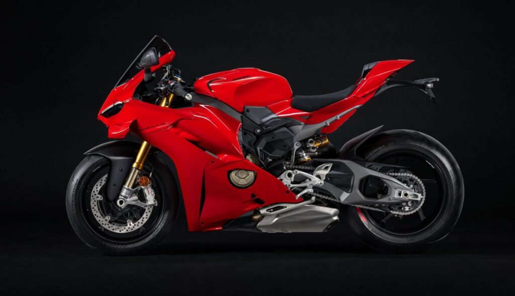 Ducati Panigale V4 2025 em imagem lateral