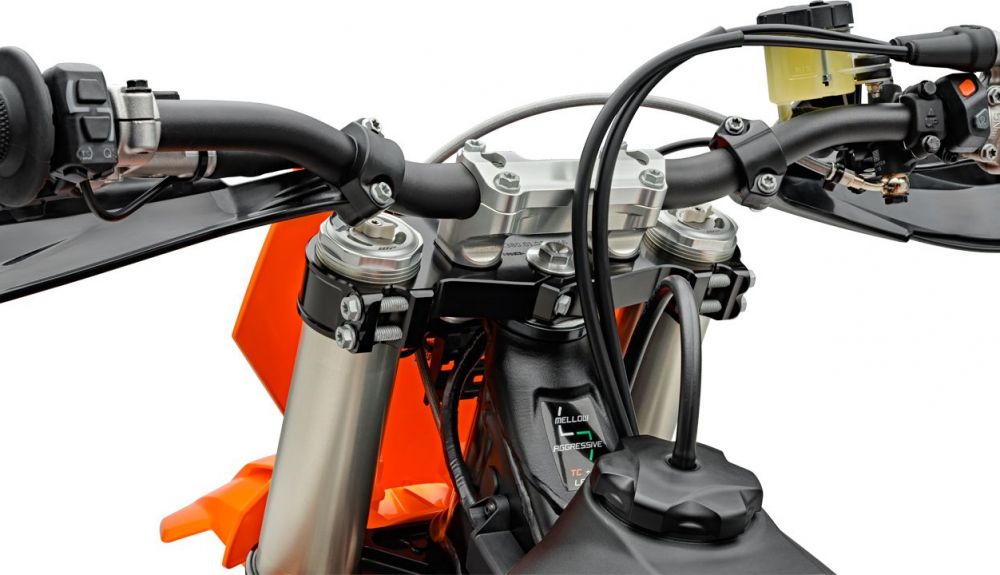 KTM 450 SMR 2025 imagem do guidão