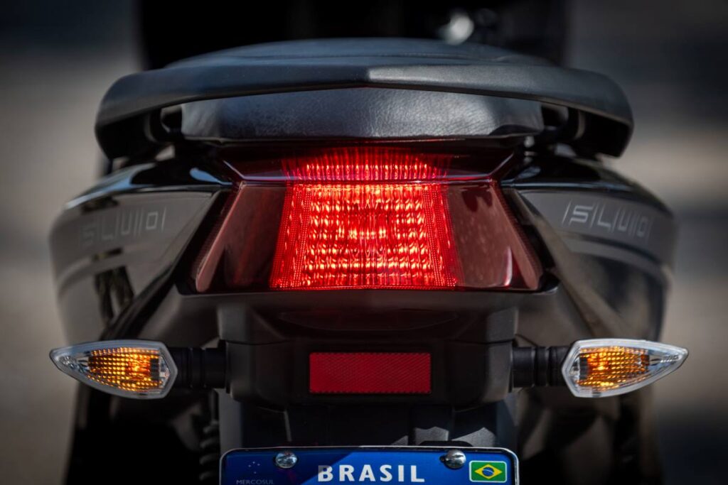 Yamaha Fluo ABS 2025 imagem da lanterna traseira em LED