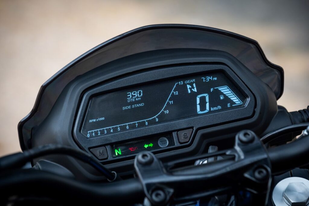 imagem painel digital Bajaj Dominar 250