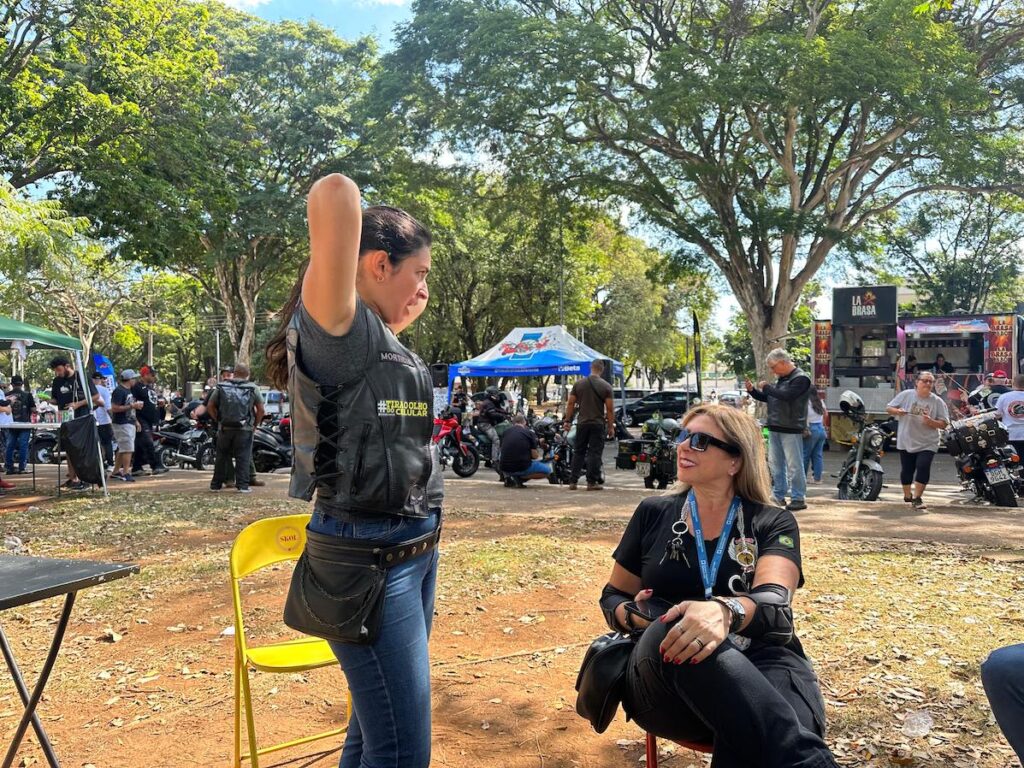 imagem de amigos na Primeira Edição do Motoca Boa Praça