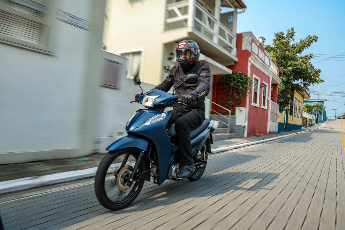 honda-biz-125-2025-imagem-frontal-motociclismoonline
