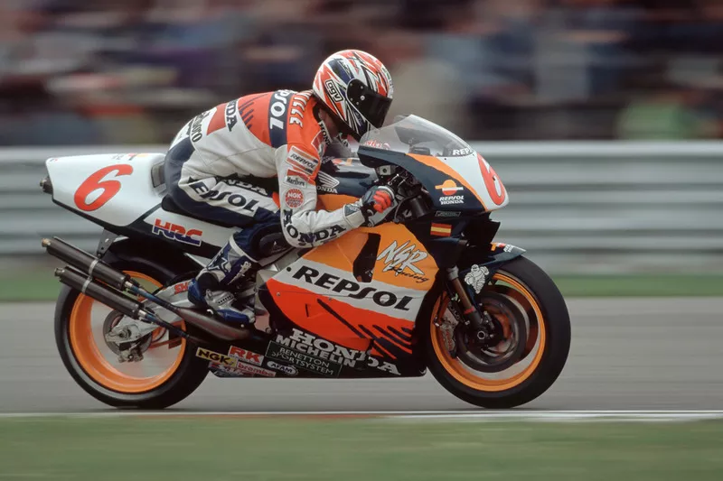 imagem Alex Crivillé em ação com Repsol Honda em 1999