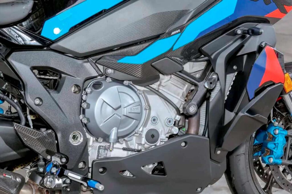 imagem motor BMW M1000XR