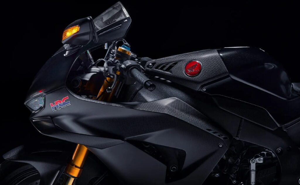 imagem lateral da carenagem da Honda CBR1000RR-R Fireblade SP Carbon Edition