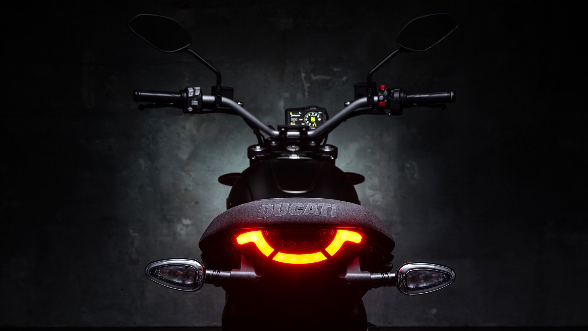 Scrambler-Icon-Dark-MY25-pagina-prodotto-media-slider-1920×1080-07