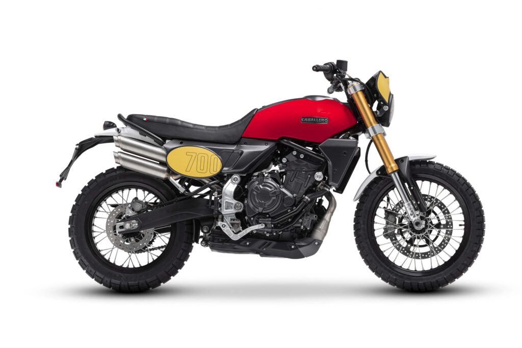 imagem lateral direita Fantic Caballero Scrambler 700