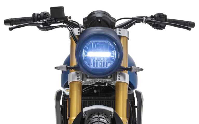 imagem do farol LED da Fantic Caballero Scrambler 700