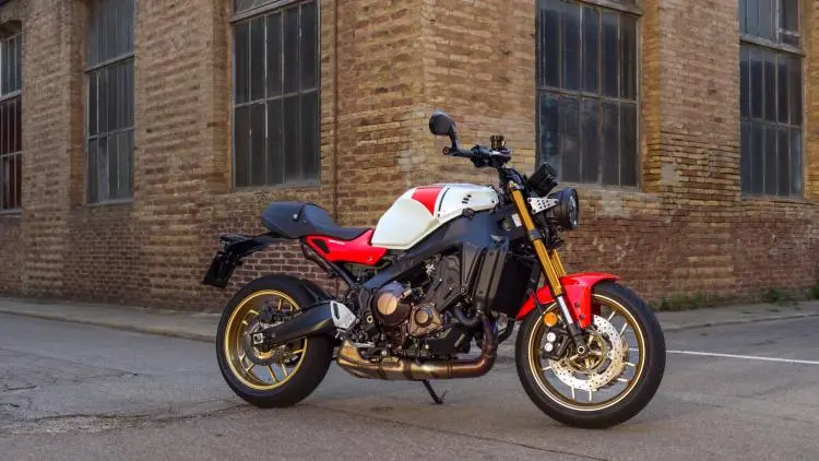 2025-Yamaha-XS850-EU-Legend_Red-Static-002-03