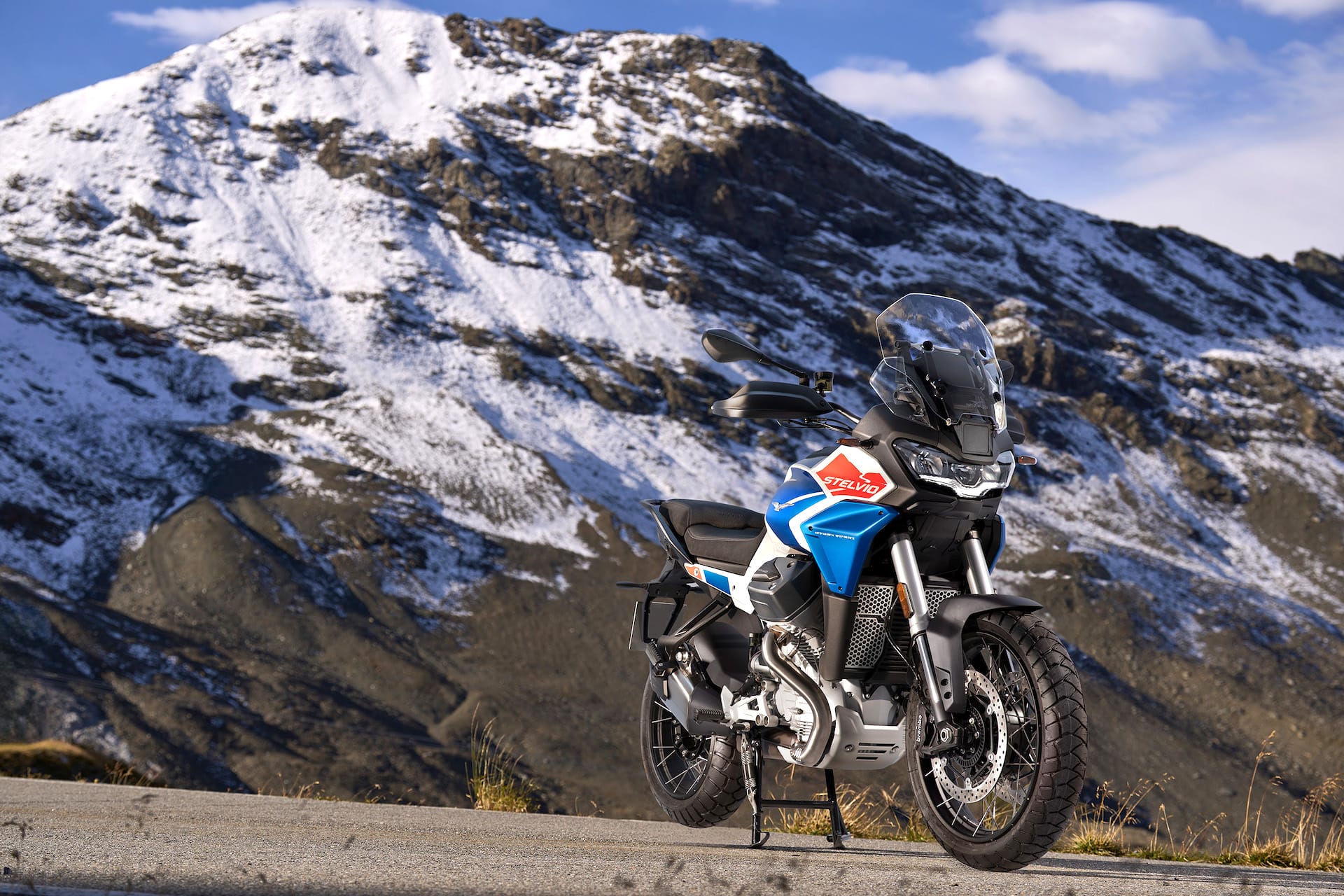 Moto_Guzzi_Stelvio-duecento-tributo