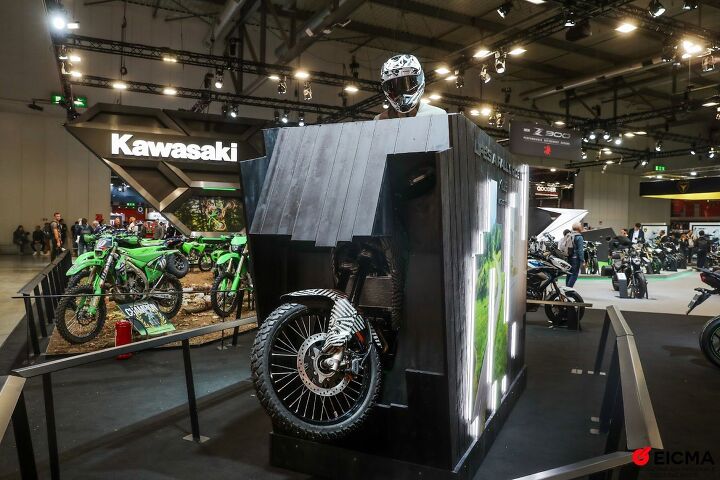 kawasaki-teases-a-new-kle-model