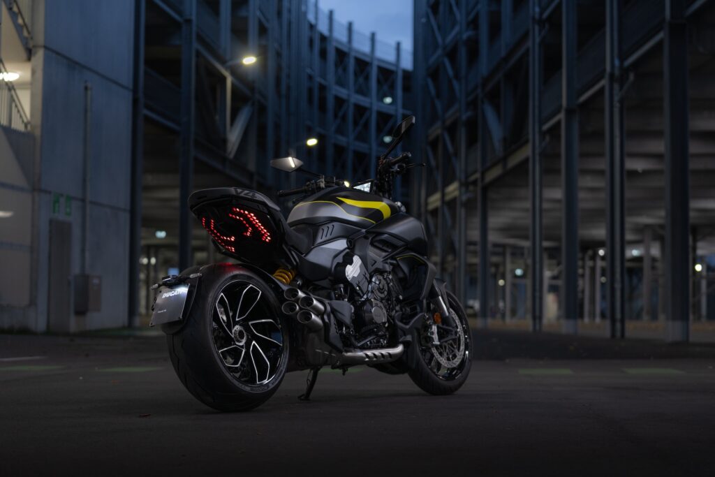 Ducati Diavel V4 está mais ousada