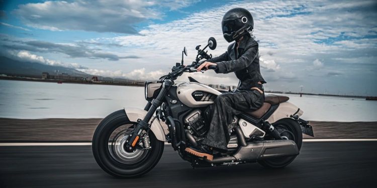 A Benda Dark Flag 500 com motor V4 já está no mercado e lembra o modelo Scout, da Indian Motorcycles.