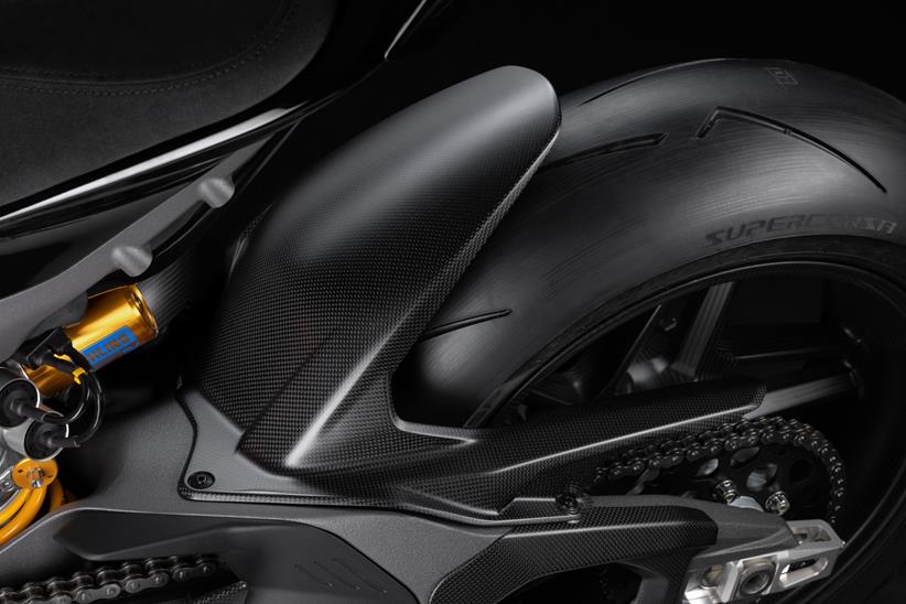 A Ducati Panigale V4 Tricolore tem partes em carbono 