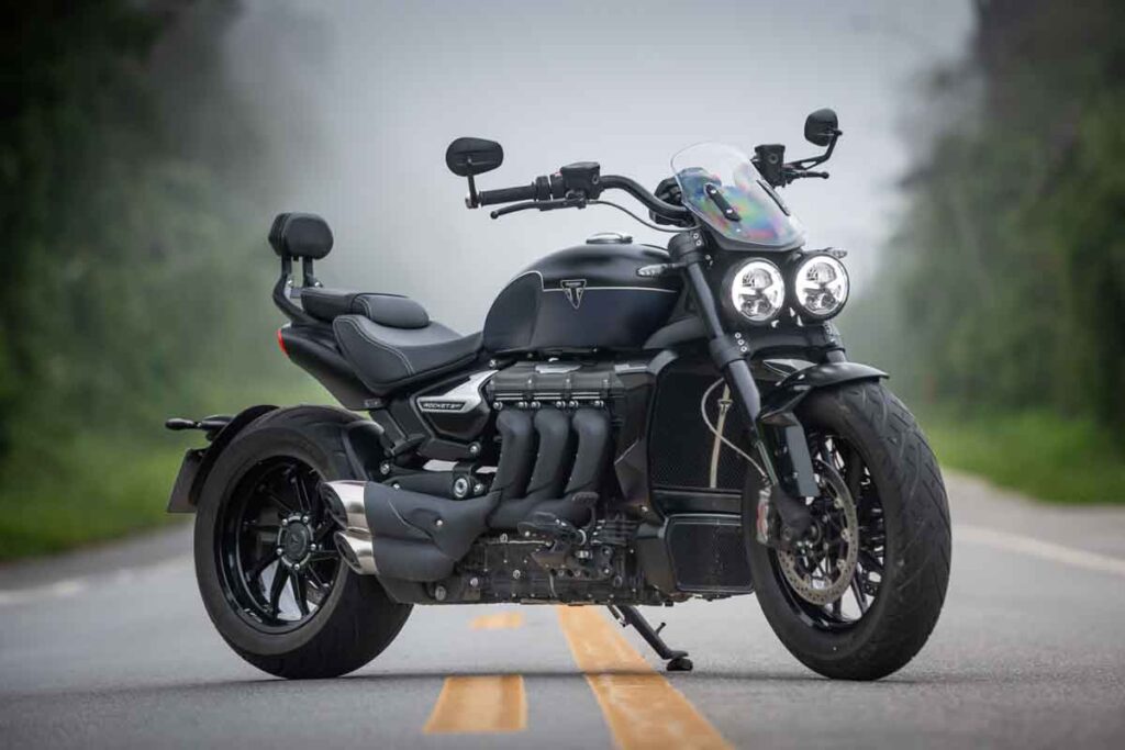 imagem lateral Triumph Rocket 3 Storm