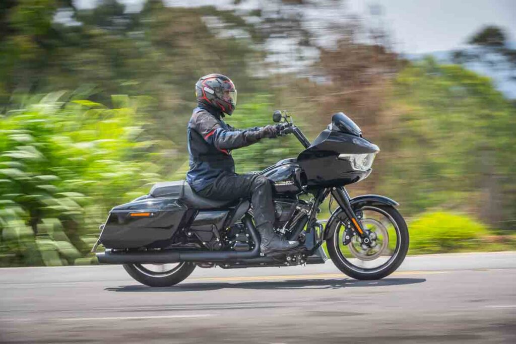 imagem lateral Harley-Davidson Road Glide - foto: Gustavo Epifanio