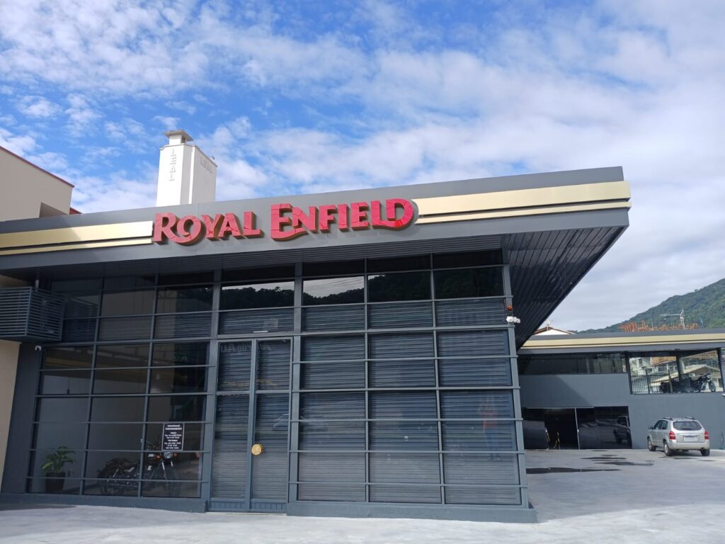 imagem da fachada de uma concessionária Royal Enfield