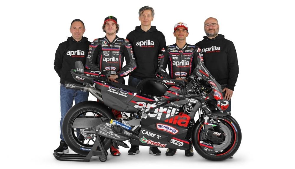 imagem Aprilia RS-GP25 2025 com Jorge Martín e Marco Bezzecchi e a equipe