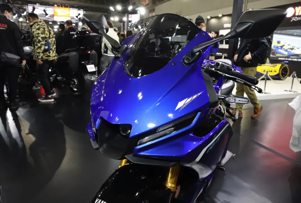 imagem da carenagem frontal da nova Yamaha YZF-R3 2025