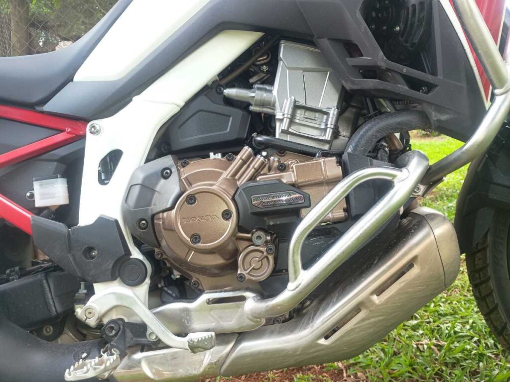 imagem motor da Honda CRF 1100L Africa Twin DCT