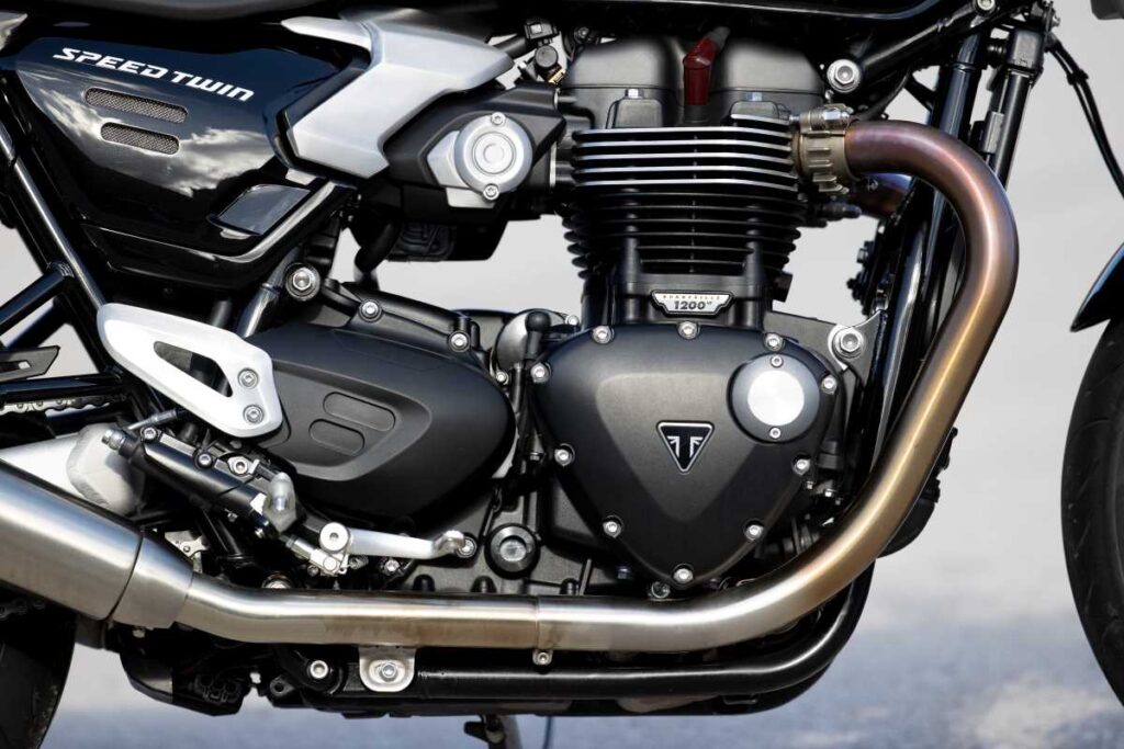 imagem do motor da nova triumph speed twin 1200