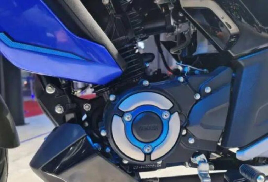 imagem do motor da Yamaha FZ-S Hybrid apresentada no Bharat Mobility Expo 2025