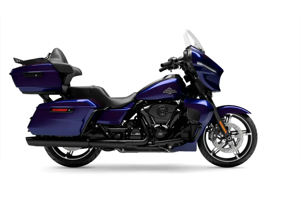 imagem lateral da nova Harley-Davidson Street Glide Ultra 2025 azul