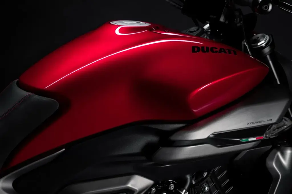 imagem das aletas laterais da nova Ducati XDiavel V4 2025