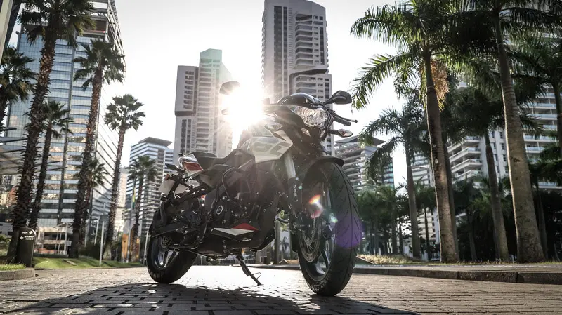Bajaj-Dominar-160